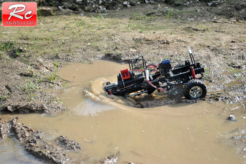 Электро багги из Tamiya Tundra на радиоуправлении в воде